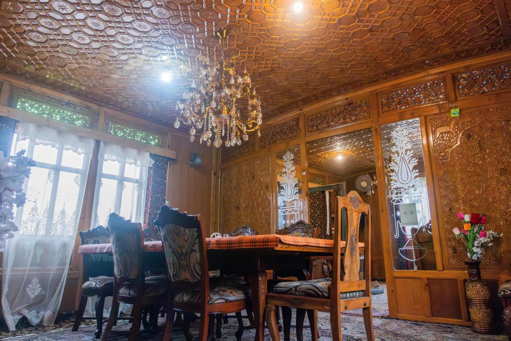 Botel Goona Palace Houseboats 4*