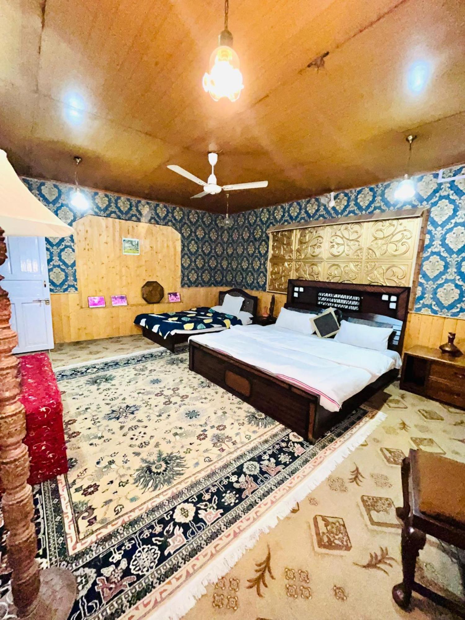 Happy Dal Bed & Breakfast Srinagar (Jammu and Kashmir)