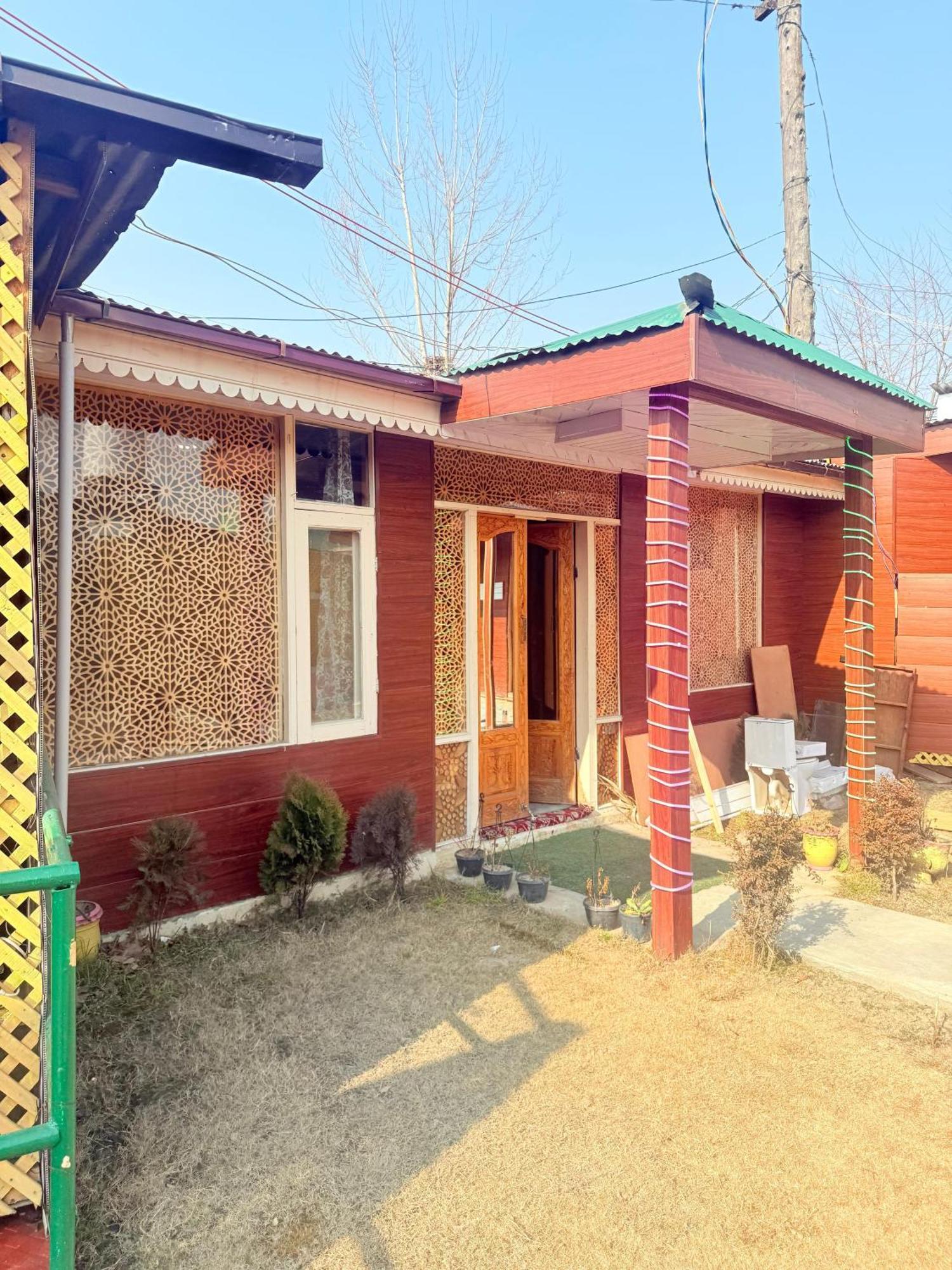 Bed & Breakfast Happy Dal Srinagar (Jammu and Kashmir)