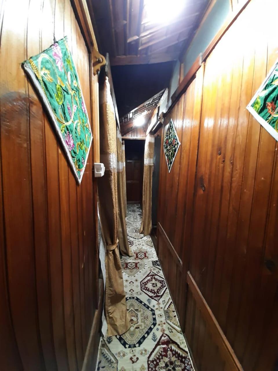 Houseboat 3* Srinagar (Jammu and Kashmir)