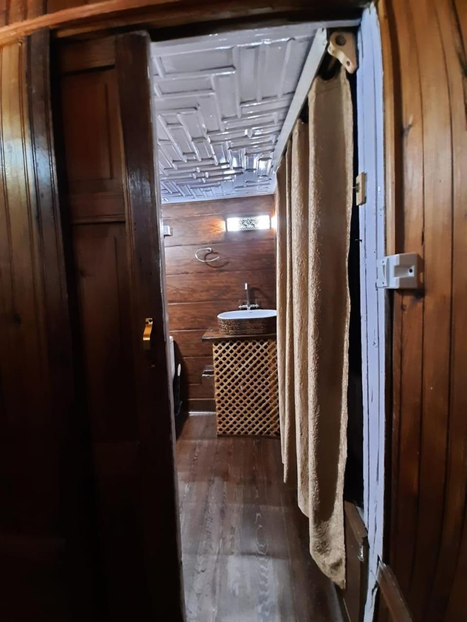 Hotel Houseboat