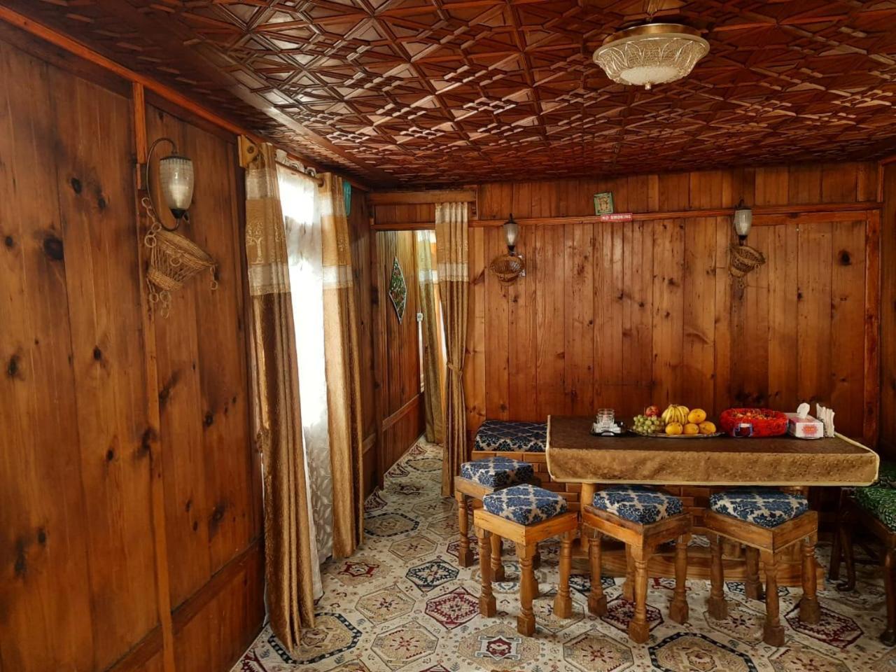 Houseboat 3* Srinagar (Jammu and Kashmir)