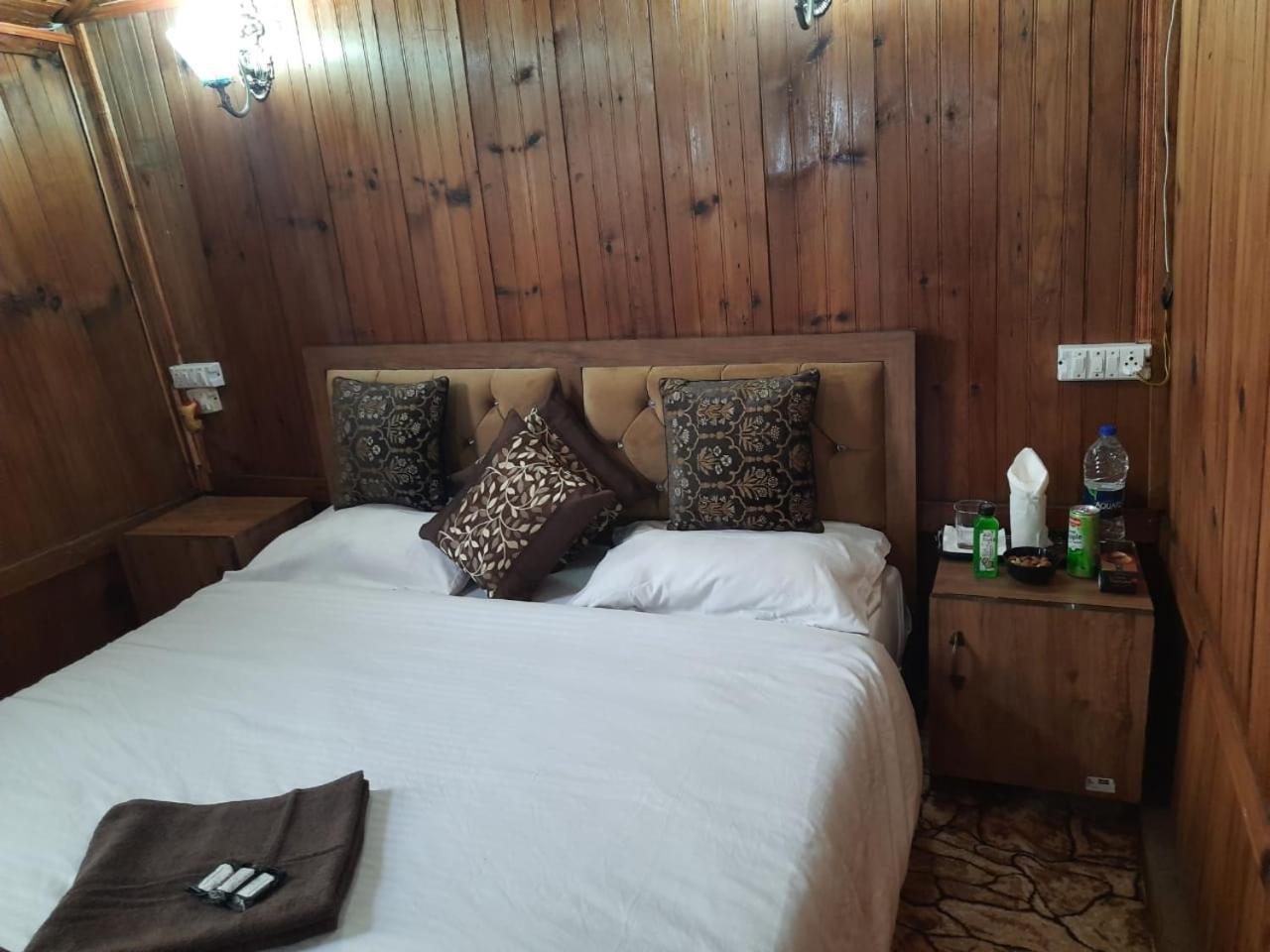 Houseboat 3* Srinagar (Jammu and Kashmir)