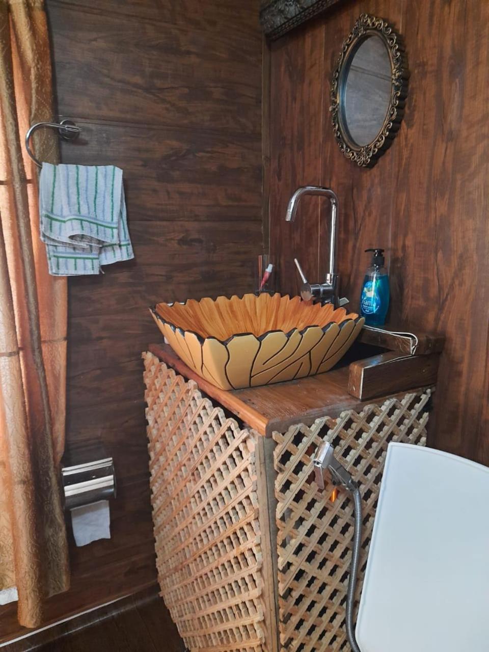 Houseboat 3*