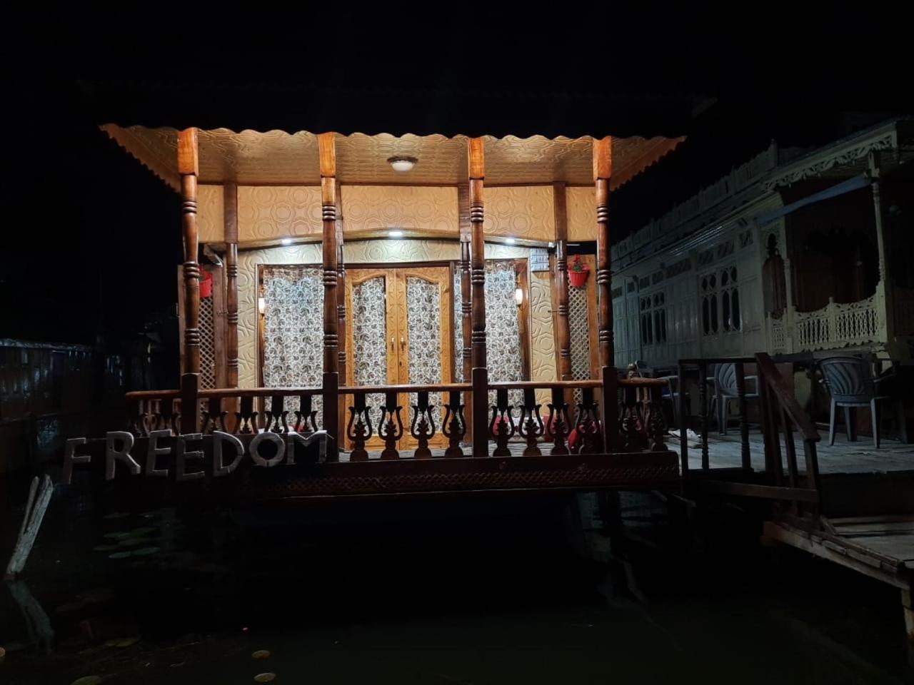 Hotel Houseboat