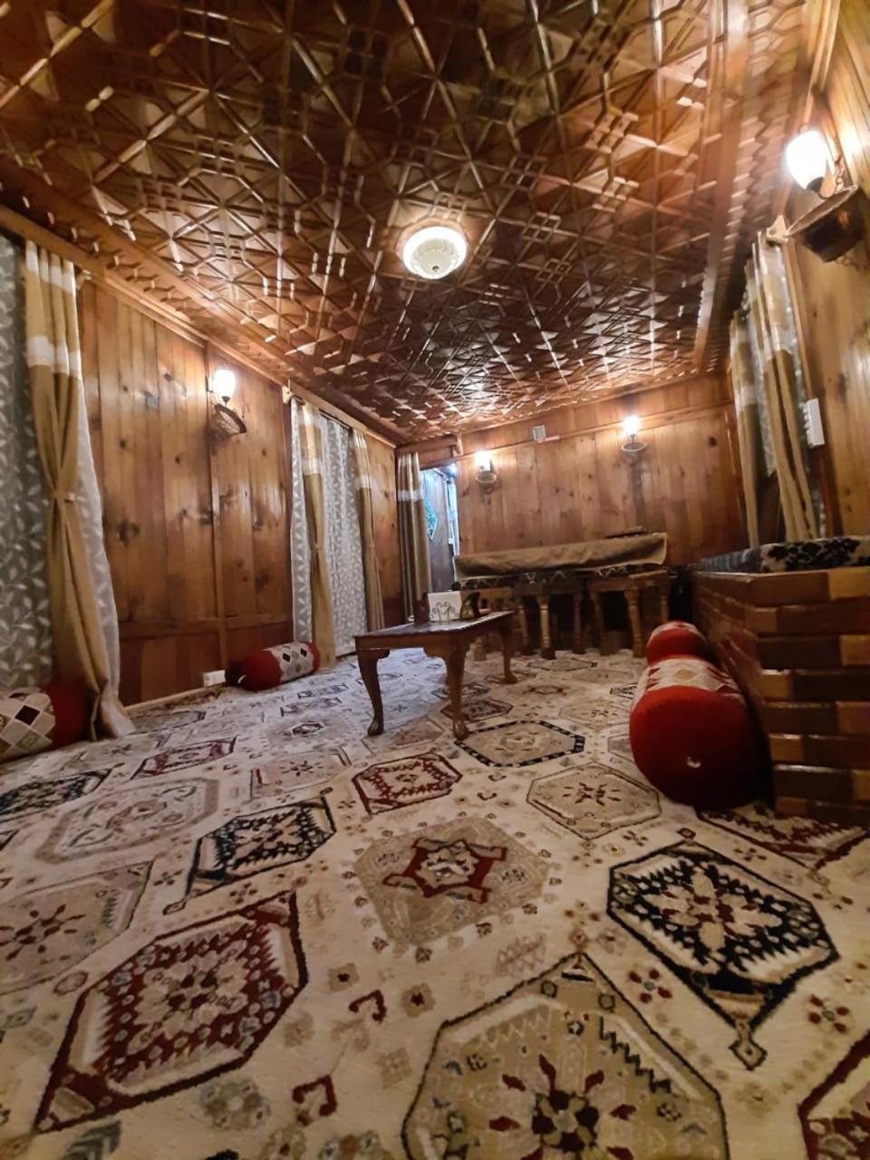 Hotel Houseboat