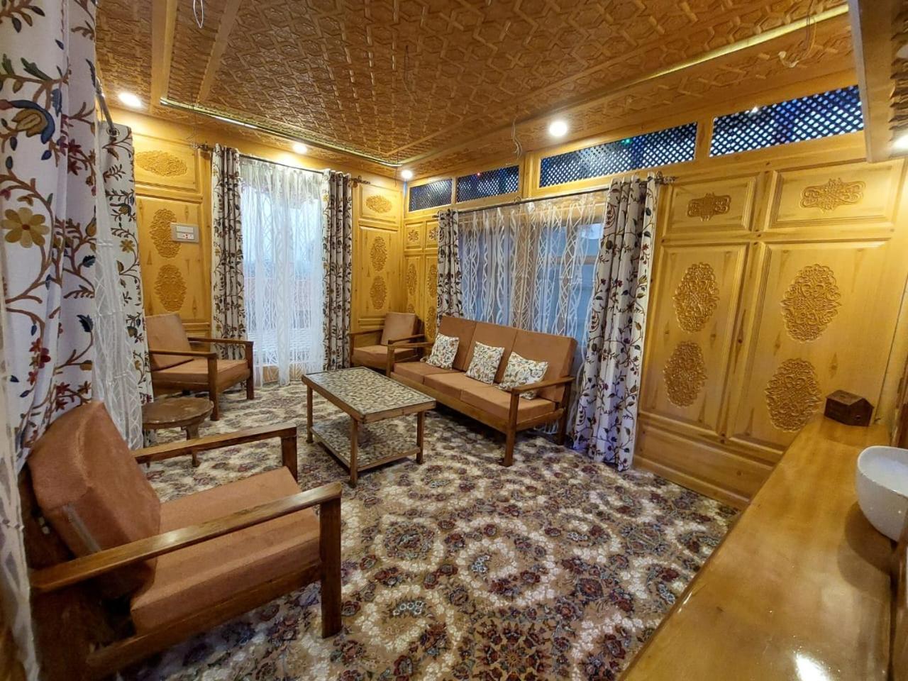 The Hareem Group Of Houseboats