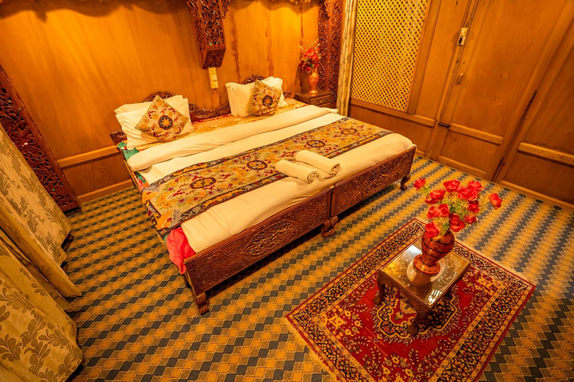 The Hareem Group Of Houseboats Hotel