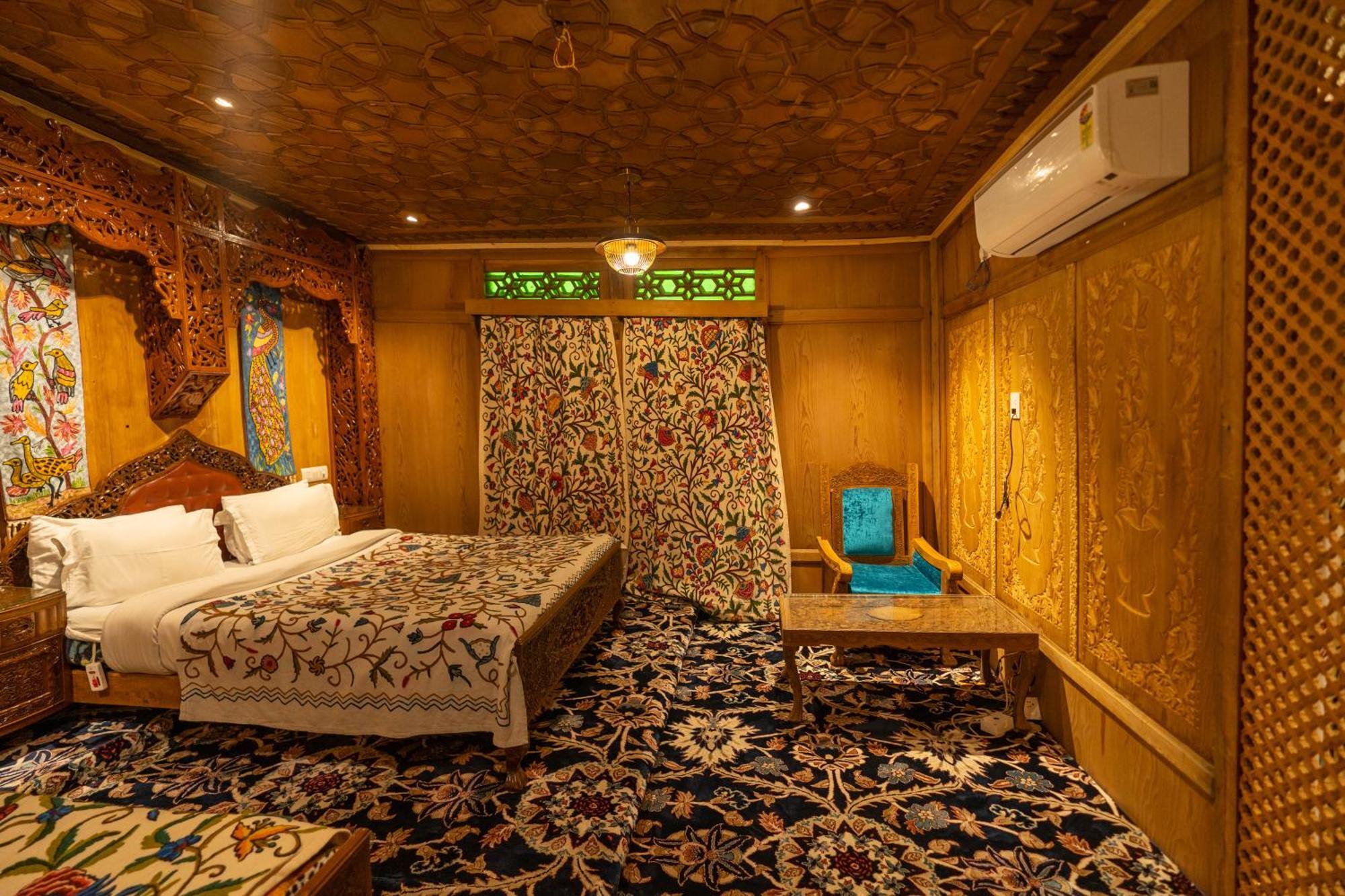The Hareem Group Of Houseboats