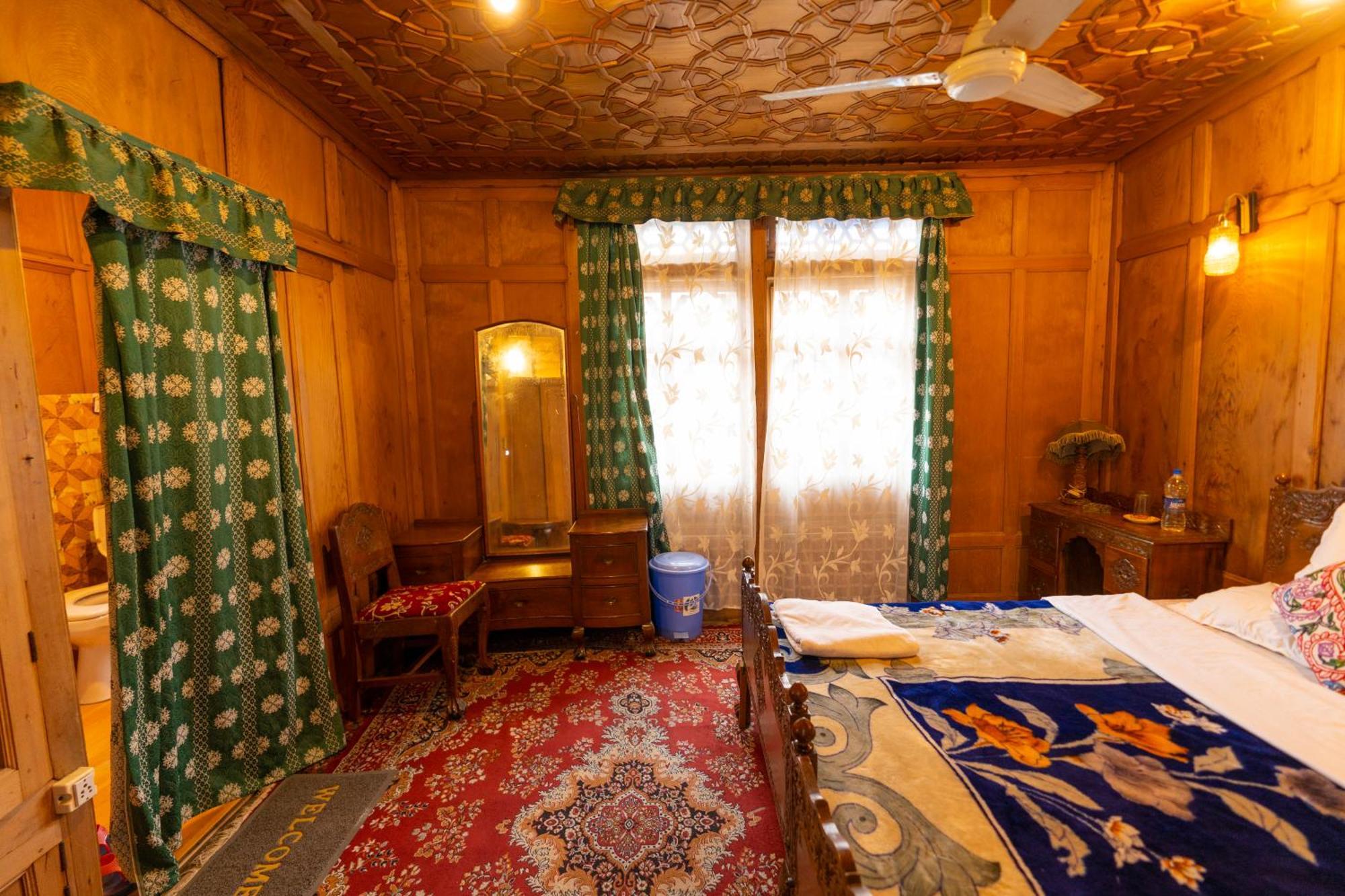 The Hareem Group Of Houseboats 4*