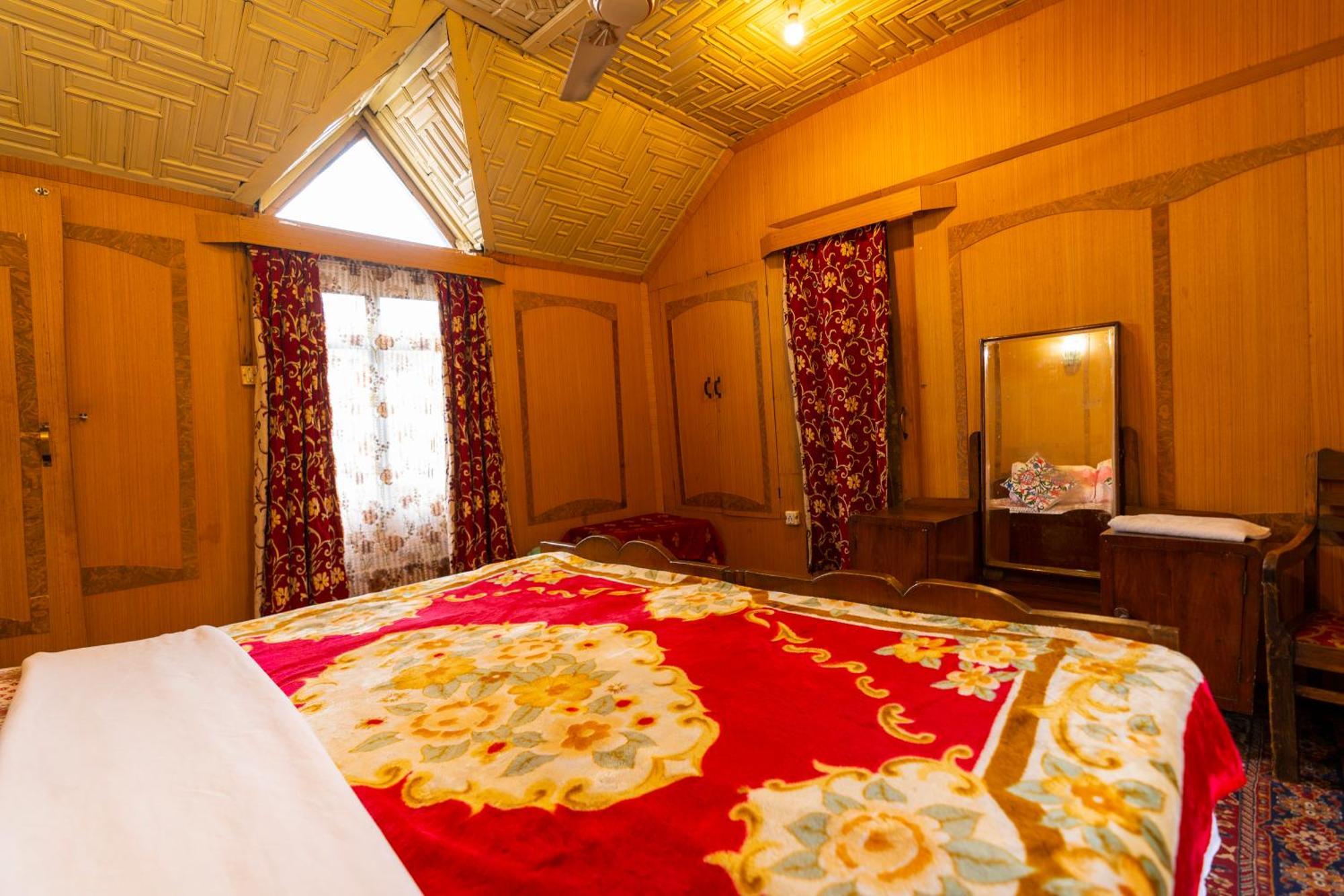The Hareem Group Of Houseboats 4* Srinagar (Jammu and Kashmir)