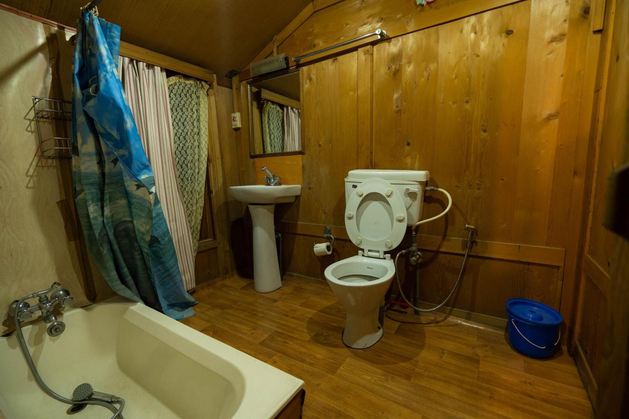 The Hareem Group Of Houseboats 4*