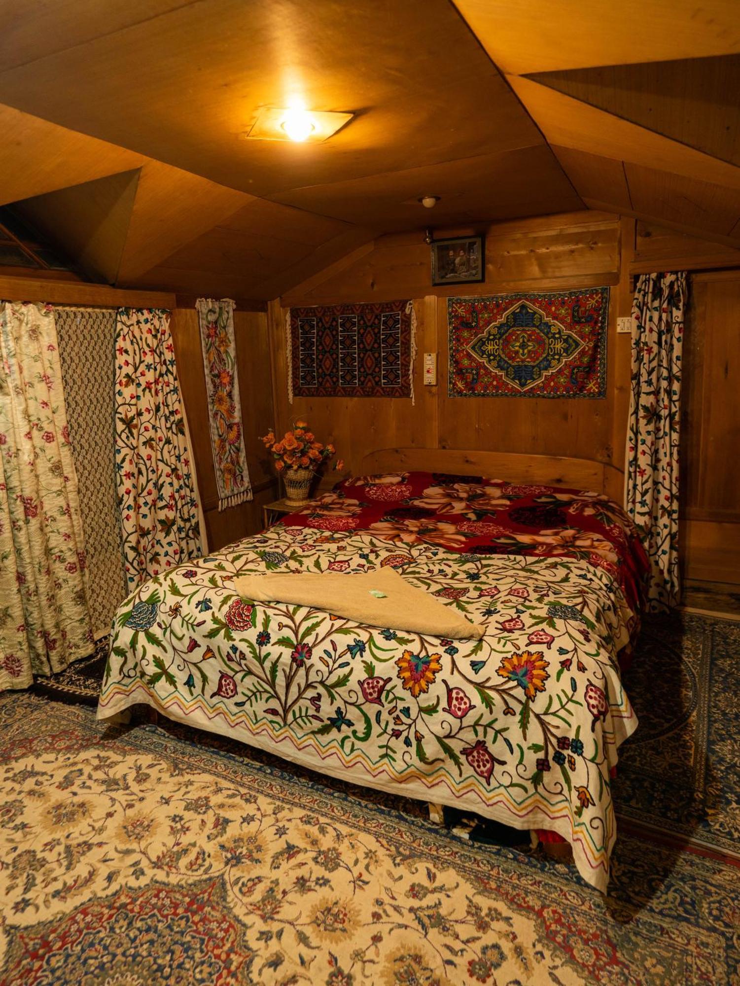 The Hareem Group Of Houseboats 4* Srinagar (Jammu and Kashmir)