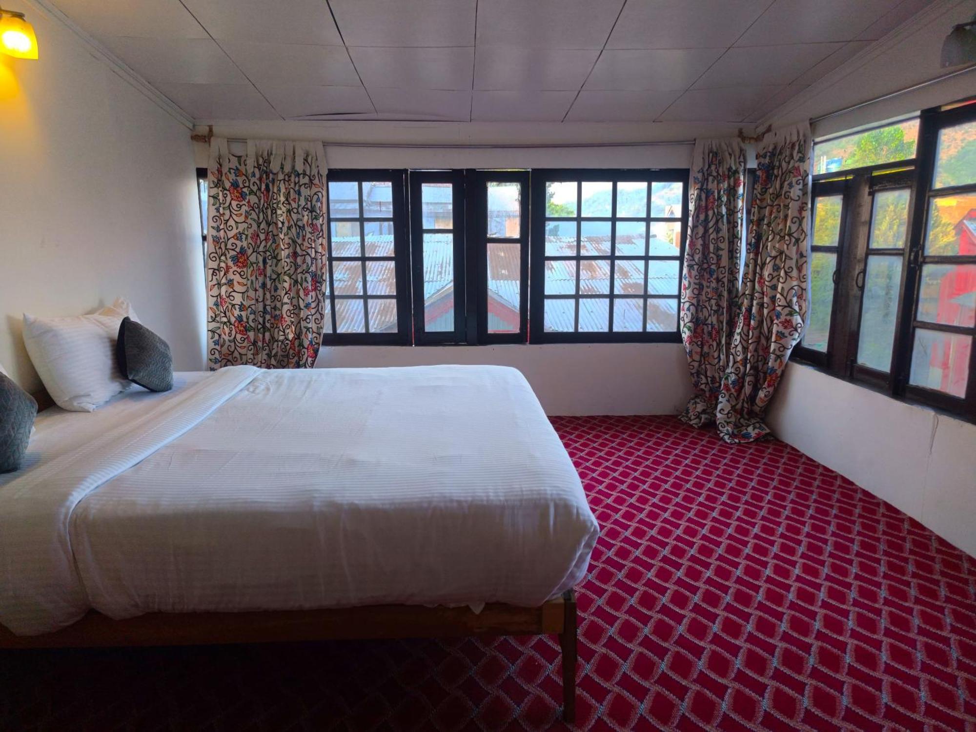 Garden Hotel 3*