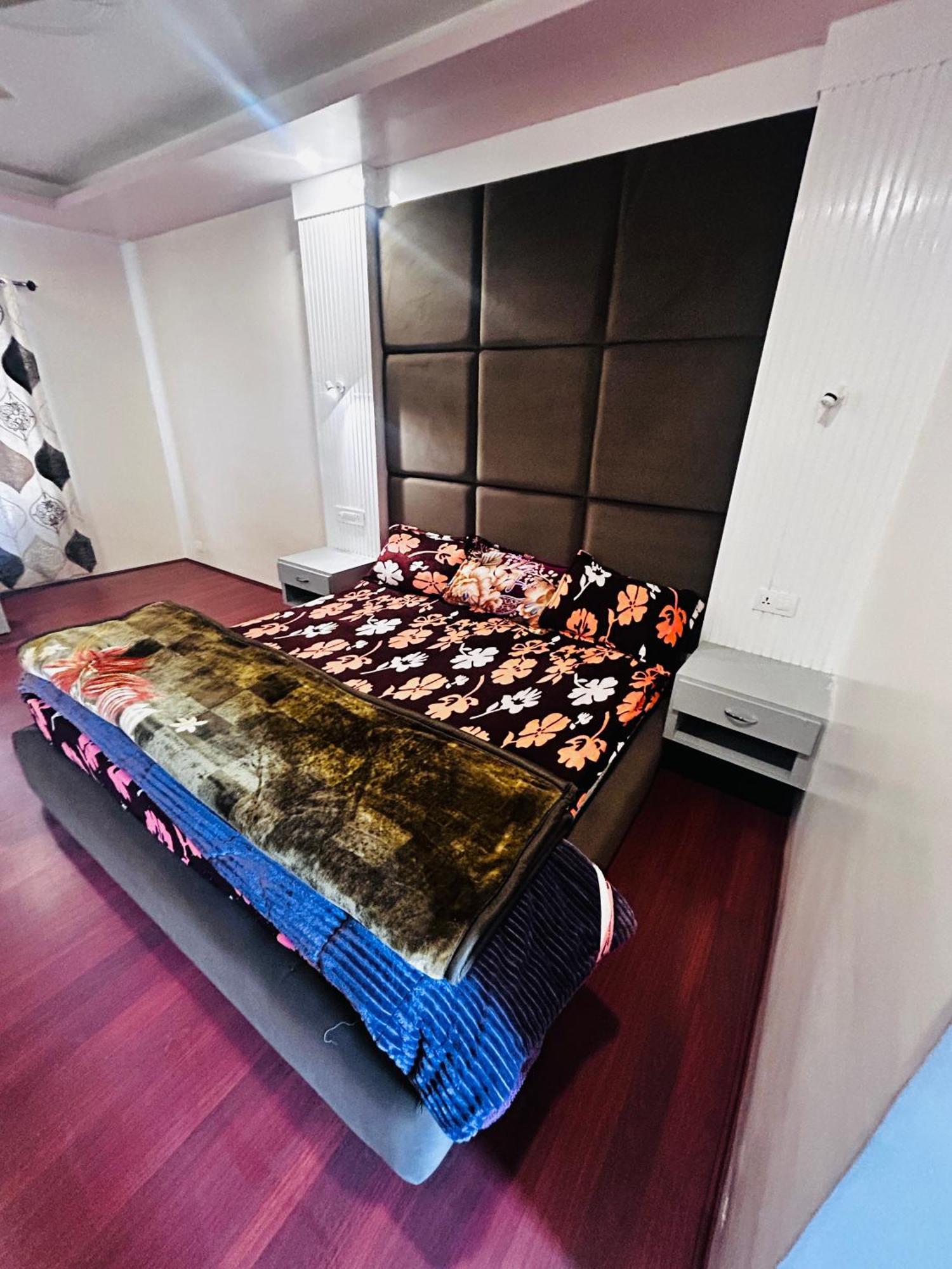 Golden Retreat Hotel Srinagar (Jammu and Kashmir)