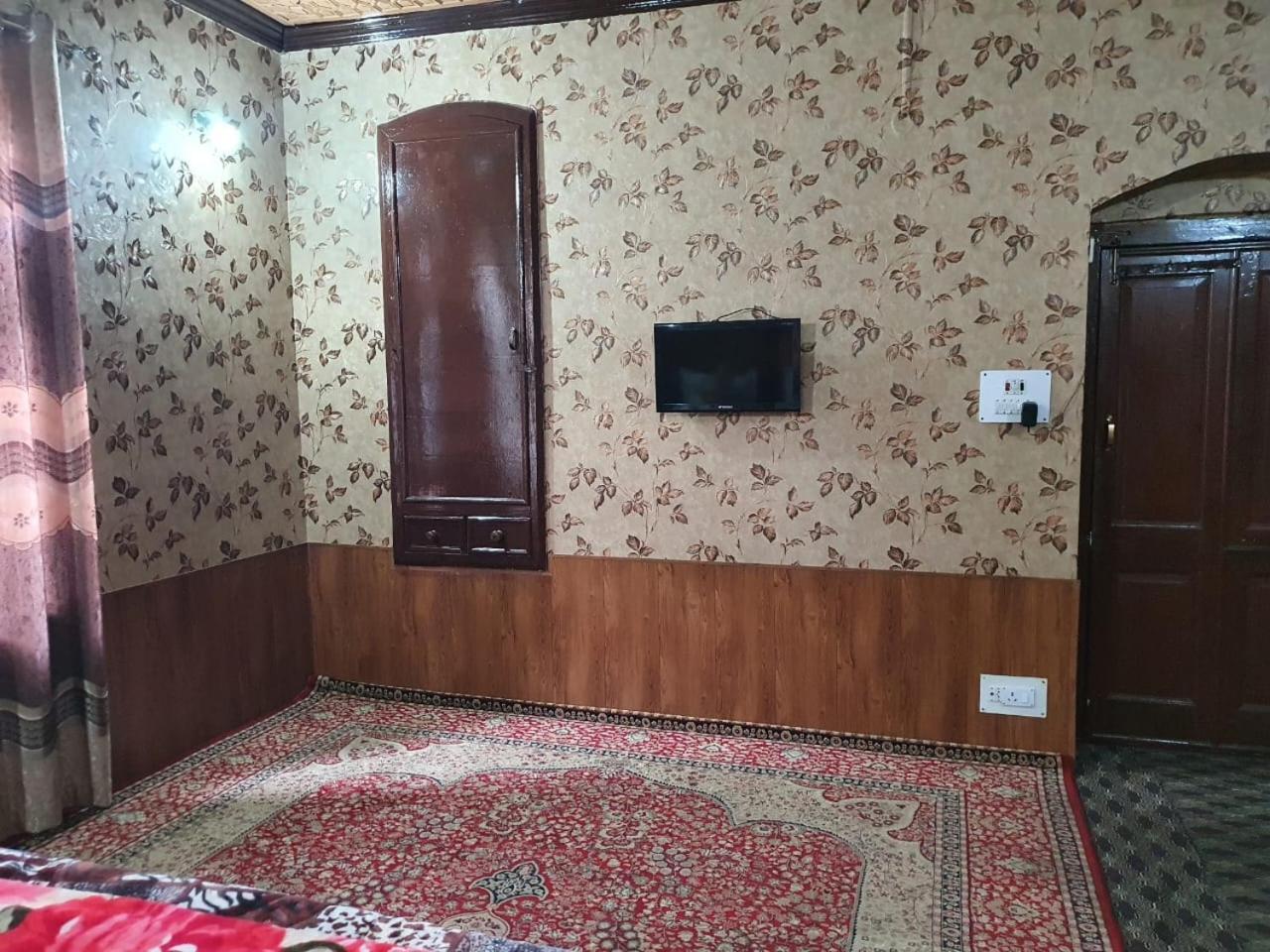 Wazir Palace 2*
