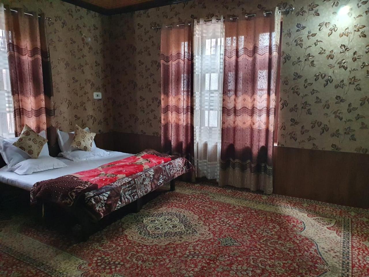 Hotel Wazir Palace 2*