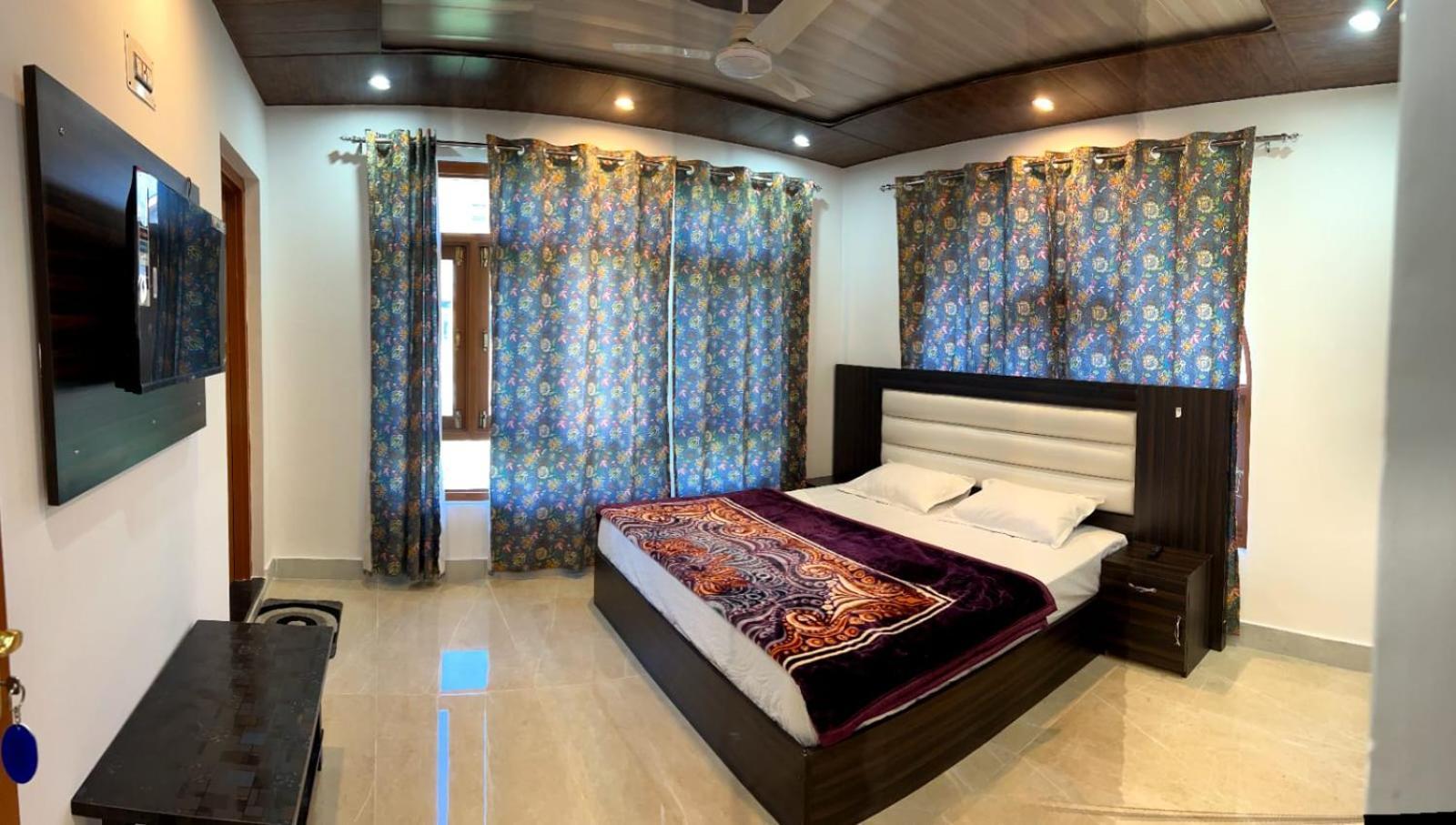 Hotel Damir Palace Srinagar (Jammu and Kashmir)