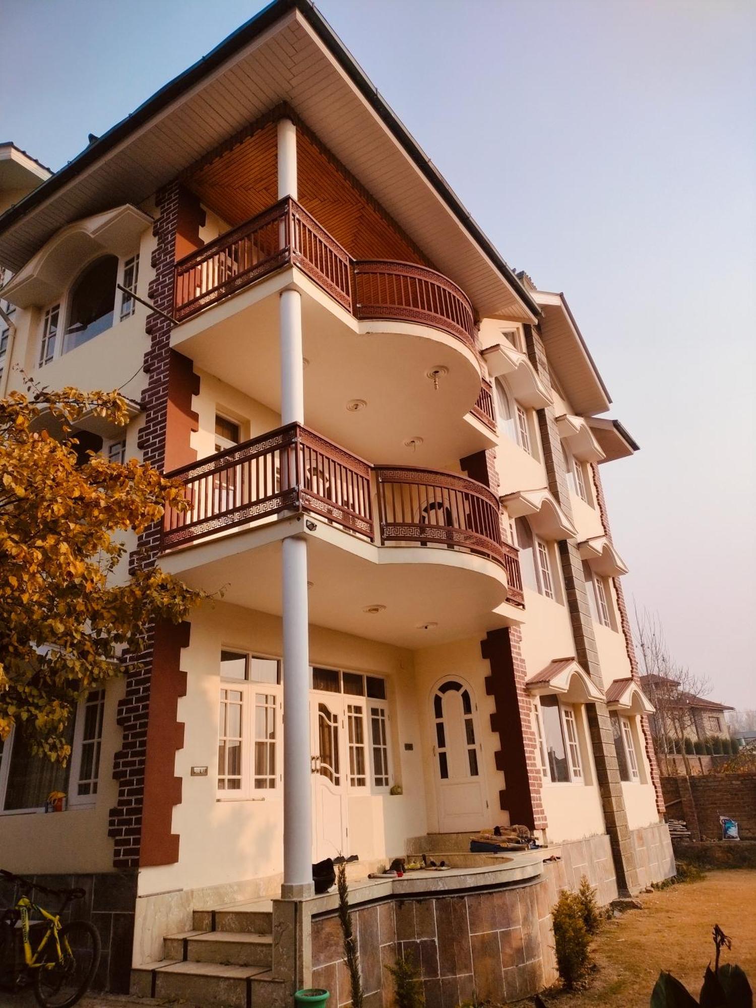 New Zamrood Guest house Srinagar (Jammu and Kashmir)