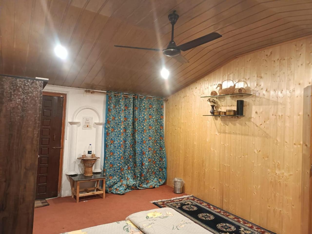 Zoz Hazratbal * Srinagar (Jammu and Kashmir)