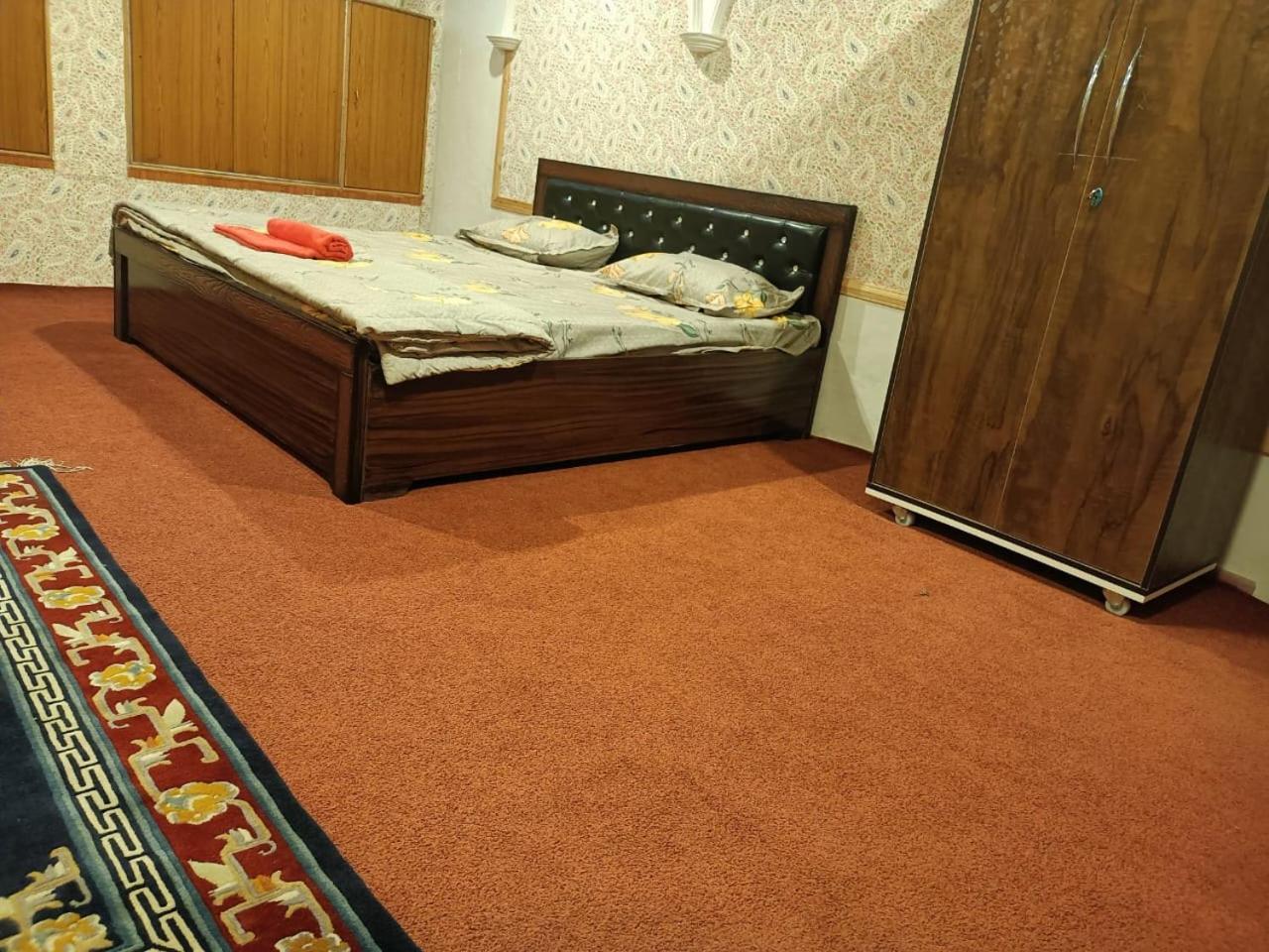 Zoz Hazratbal *