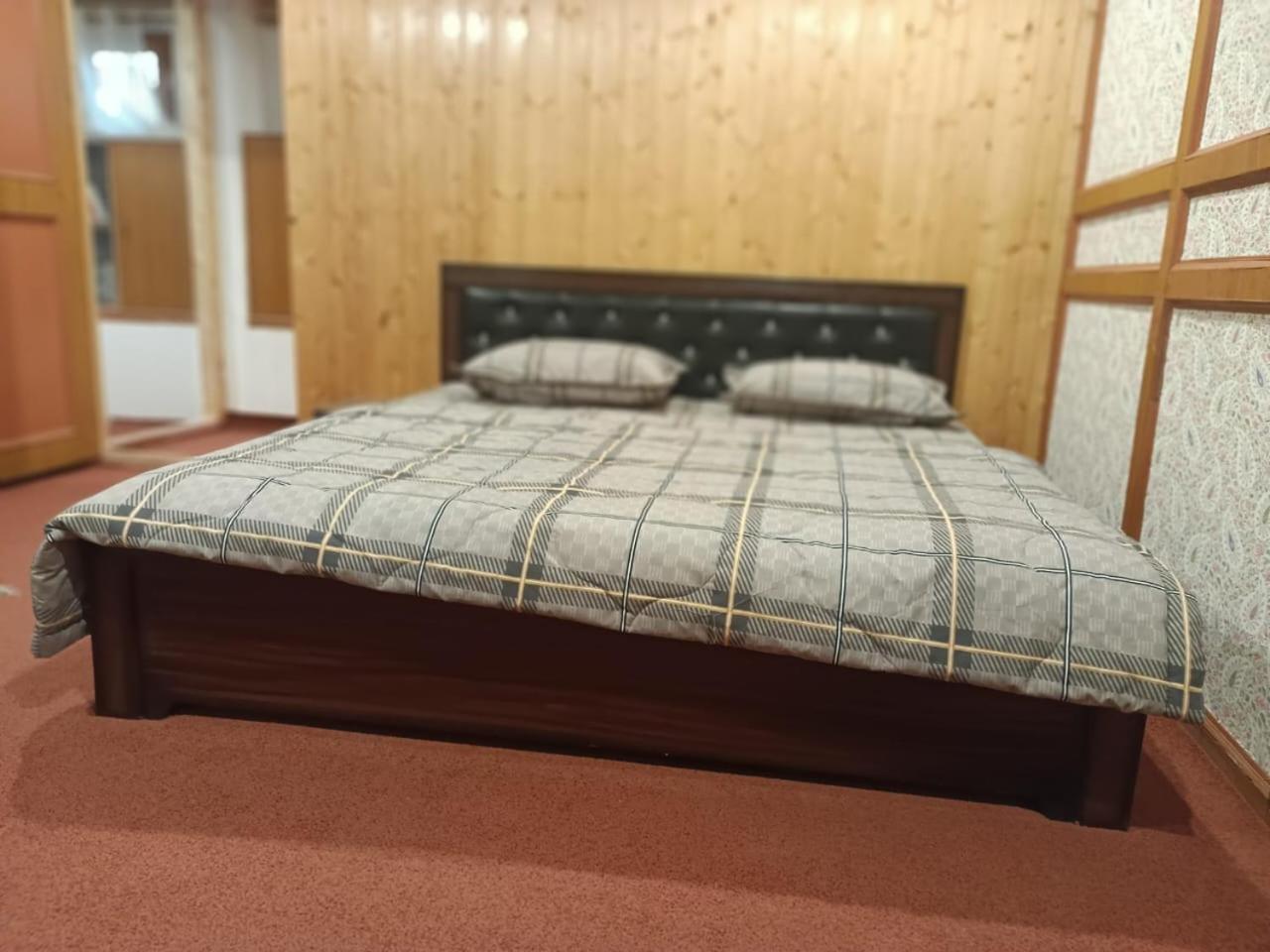 Zoz Hazratbal Guest house Srinagar (Jammu and Kashmir)