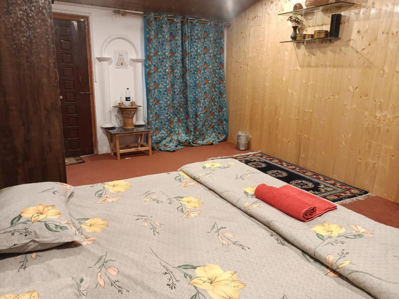 Zoz Hazratbal * Srinagar (Jammu and Kashmir)