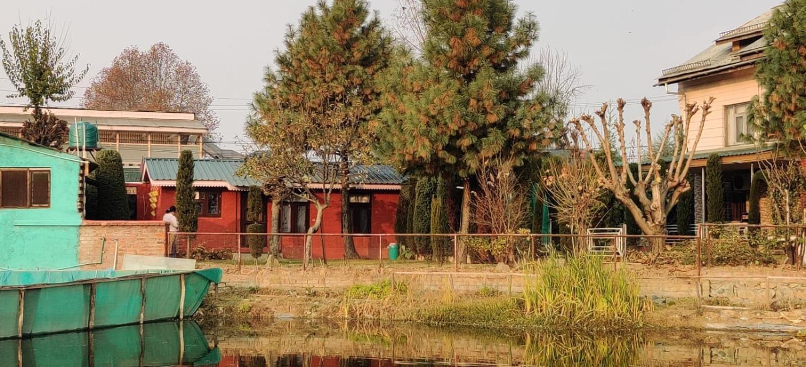 Zoz Hazratbal Guest house