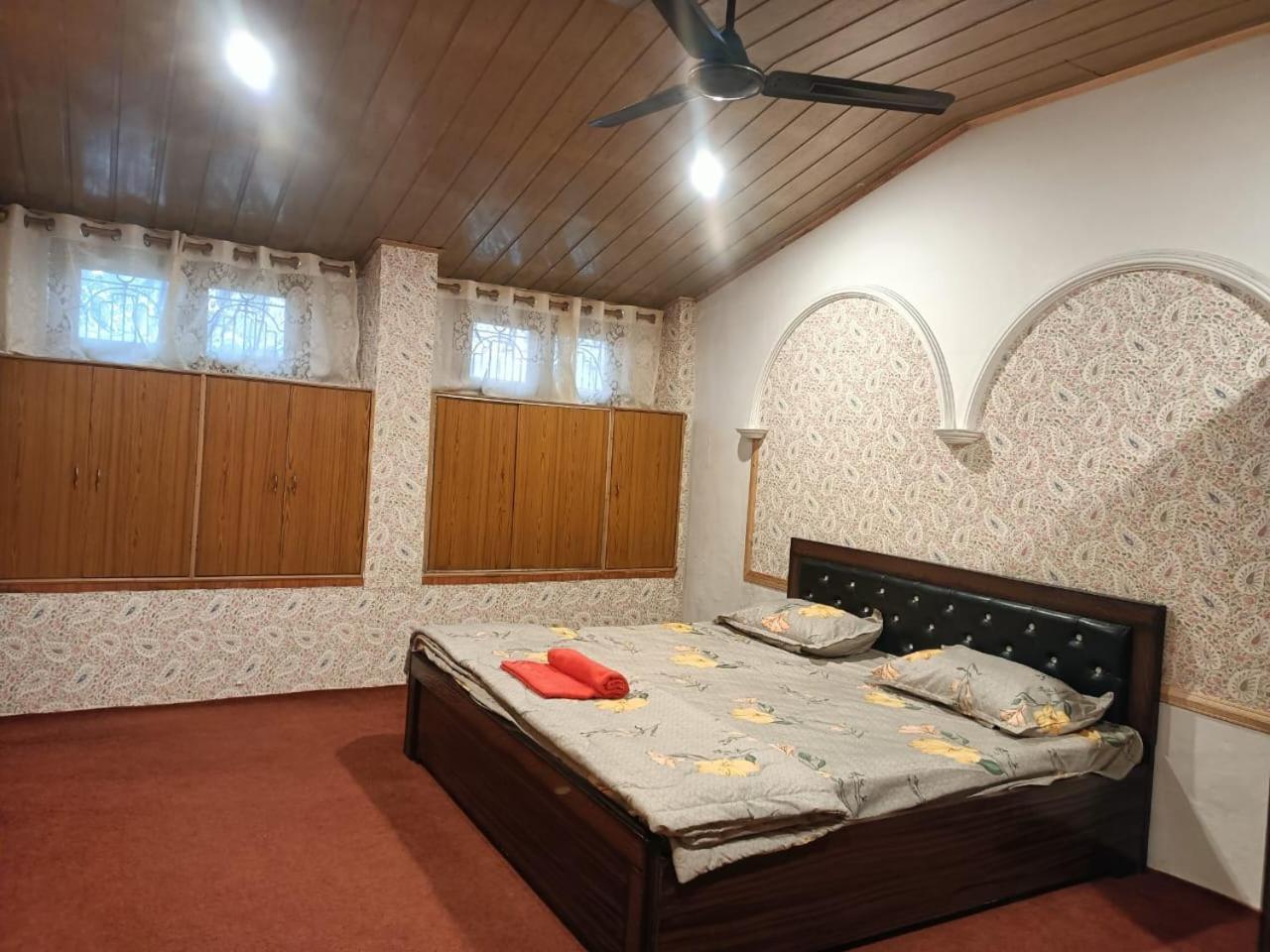 Zoz Hazratbal Srinagar (Jammu and Kashmir)