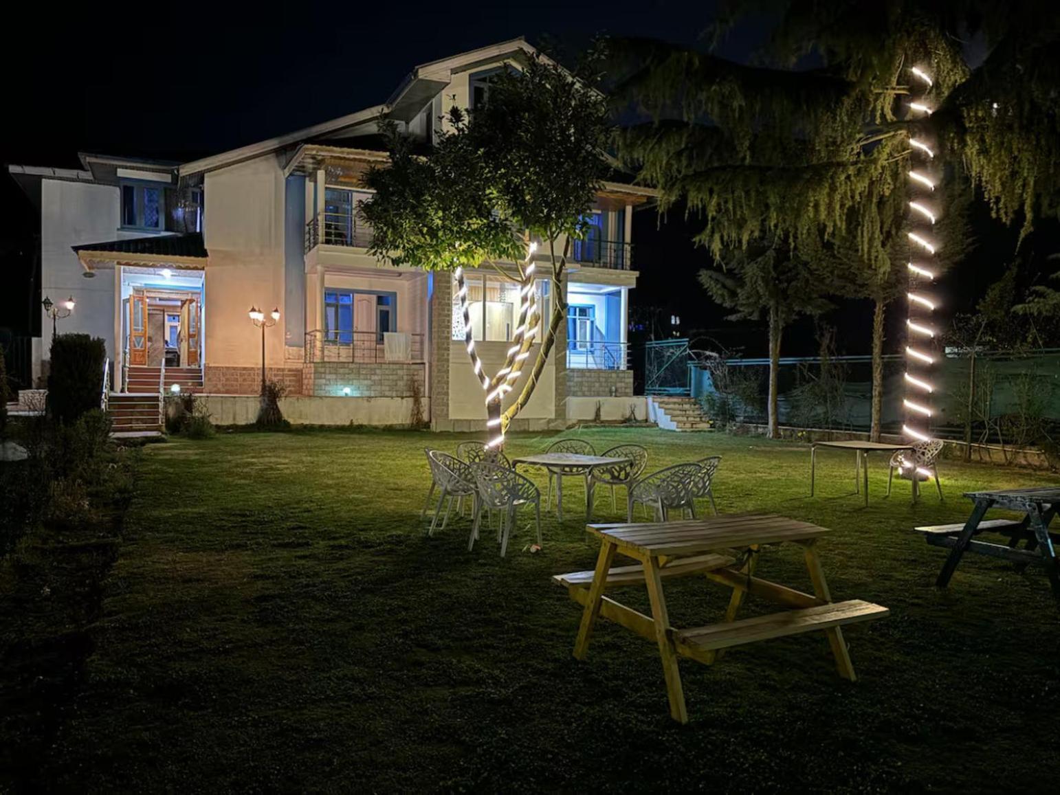 Guest house Nasheman Srinagar (Jammu and Kashmir)