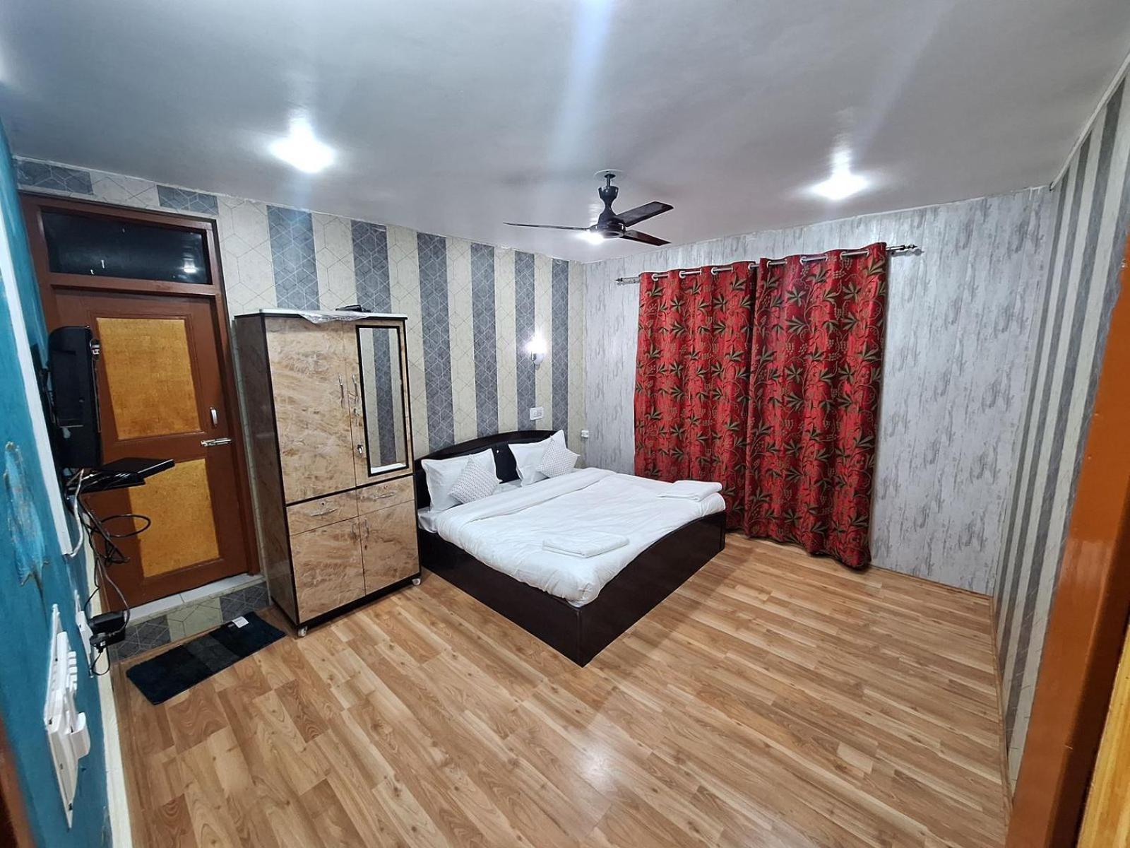 Naseem Hotel Srinagar (Jammu and Kashmir)