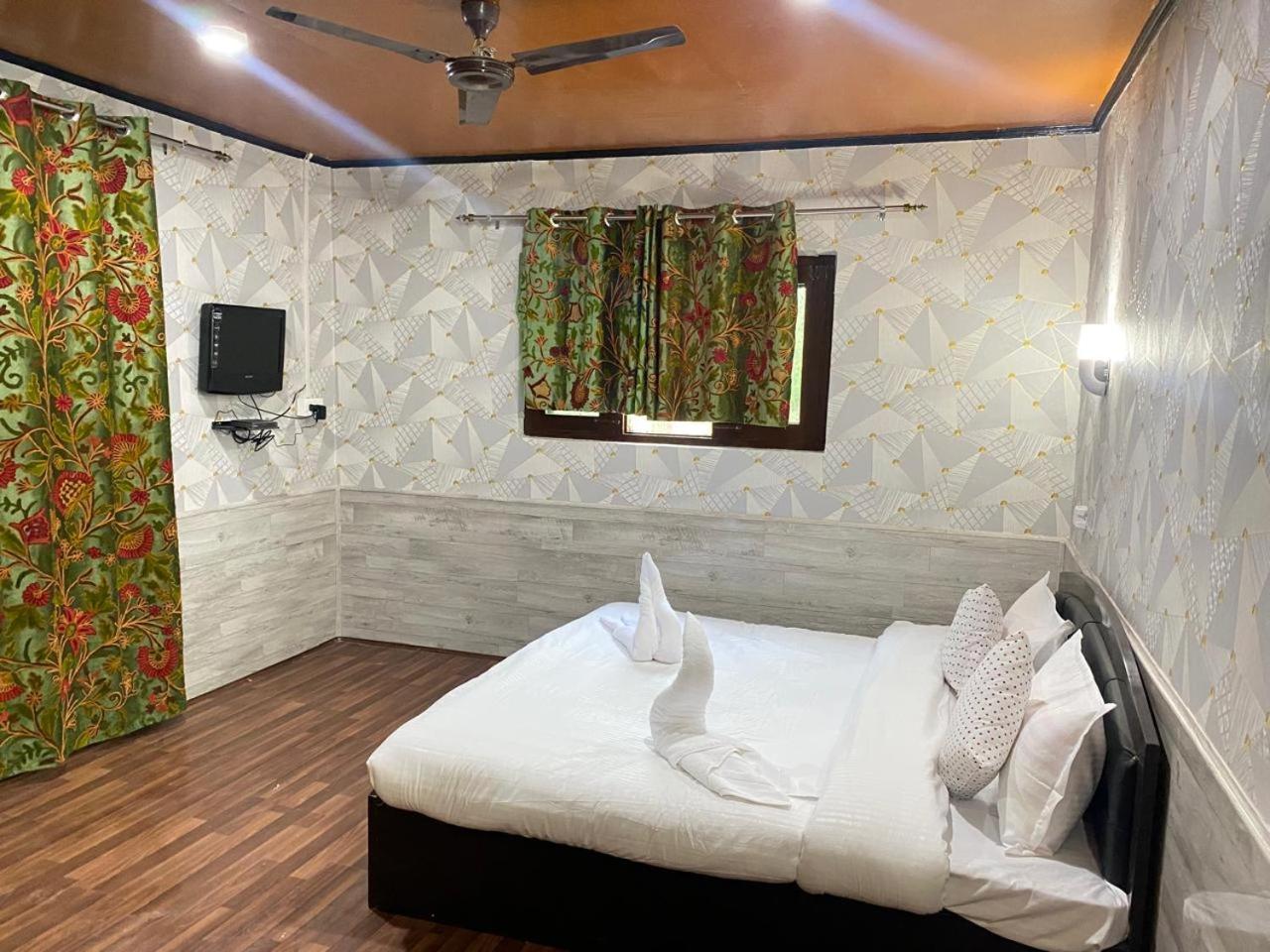 Hotel Naseem Srinagar (Jammu and Kashmir)
