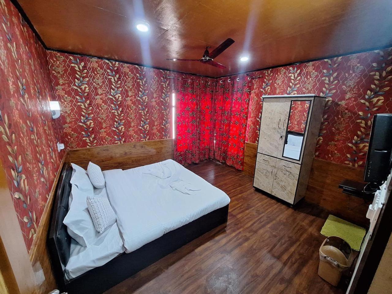 Hotel Naseem Srinagar (Jammu and Kashmir)