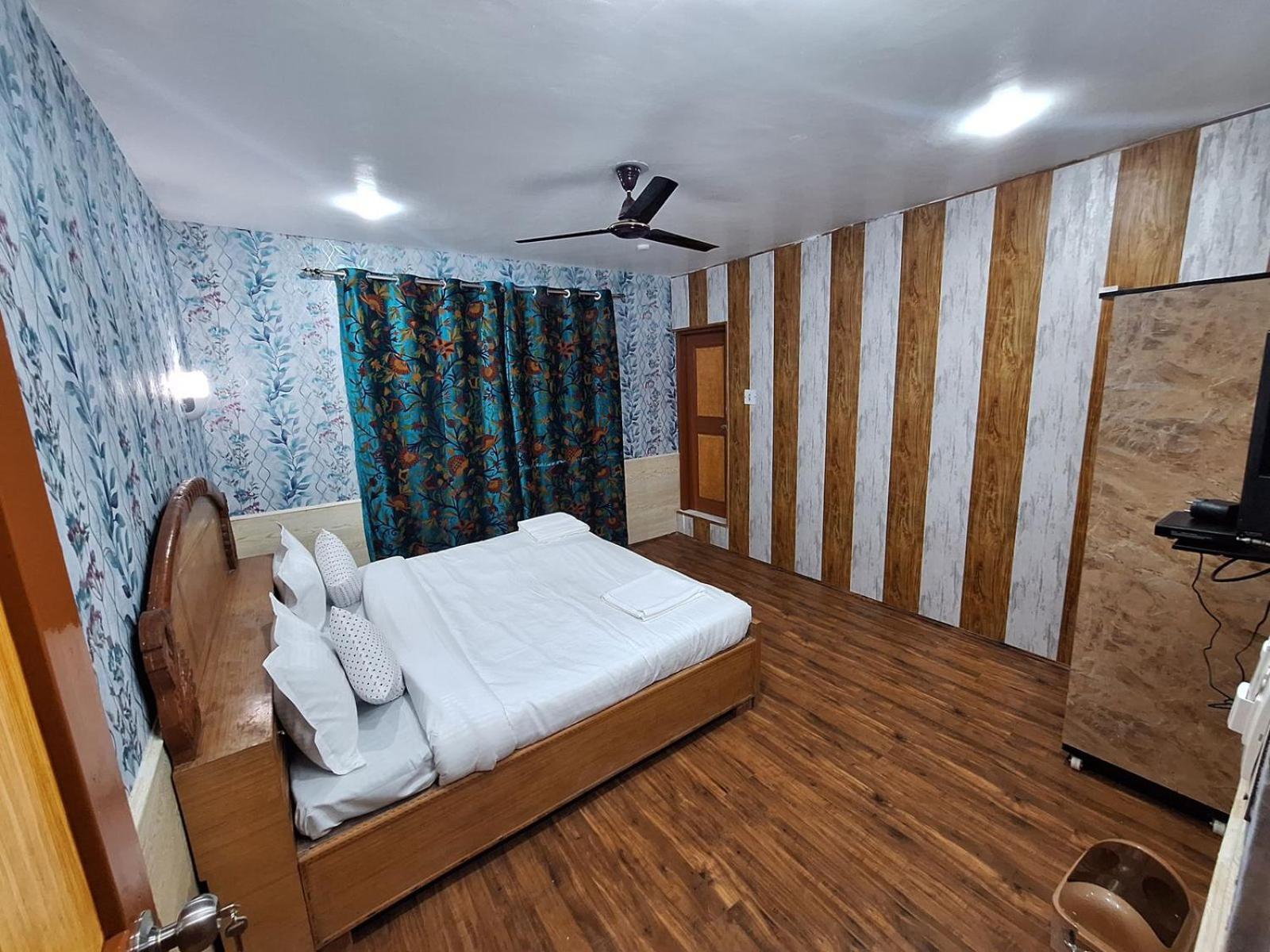 Naseem Hotel Srinagar (Jammu and Kashmir)