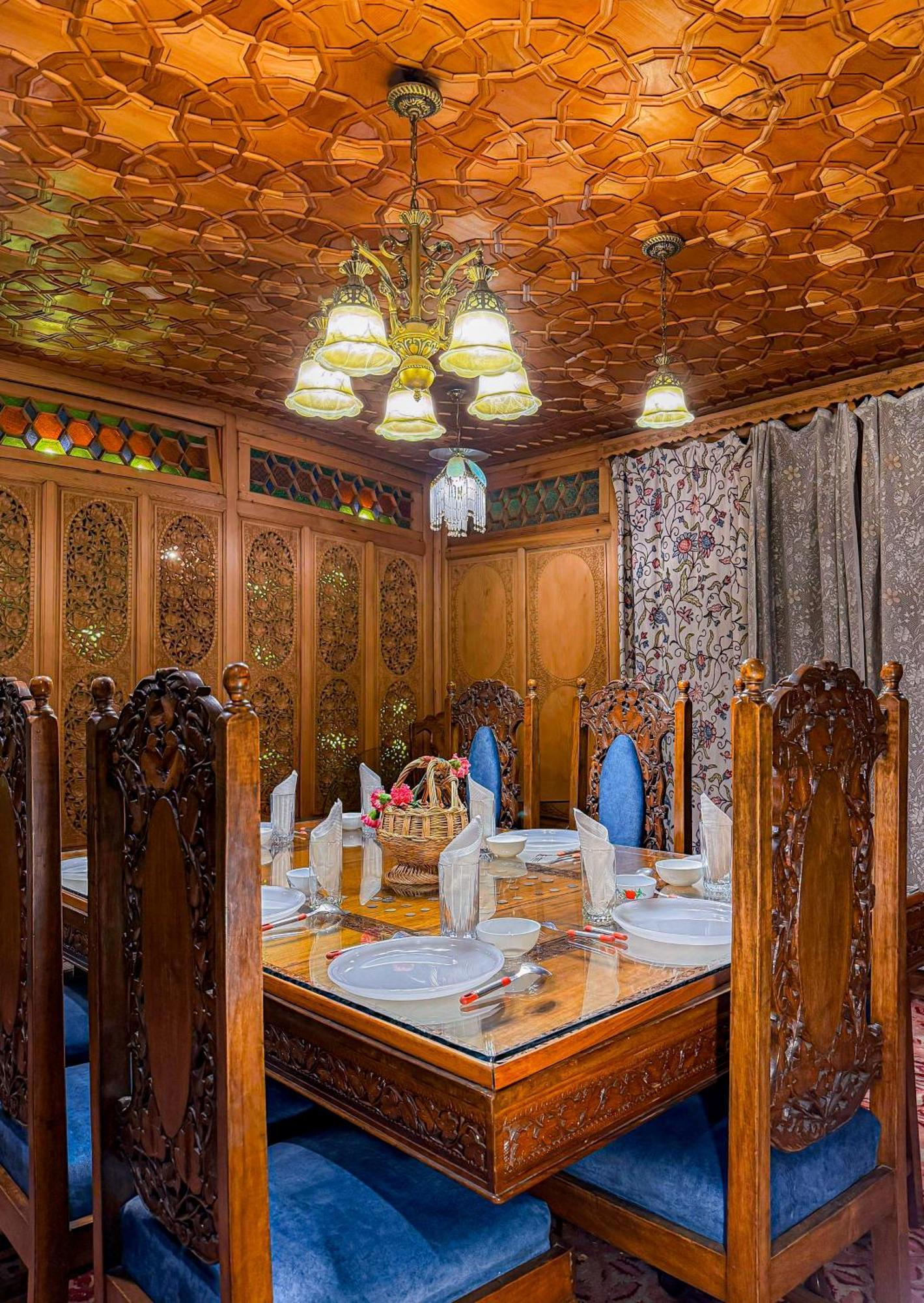 Dal Heritage Houseboat New Manila Botel