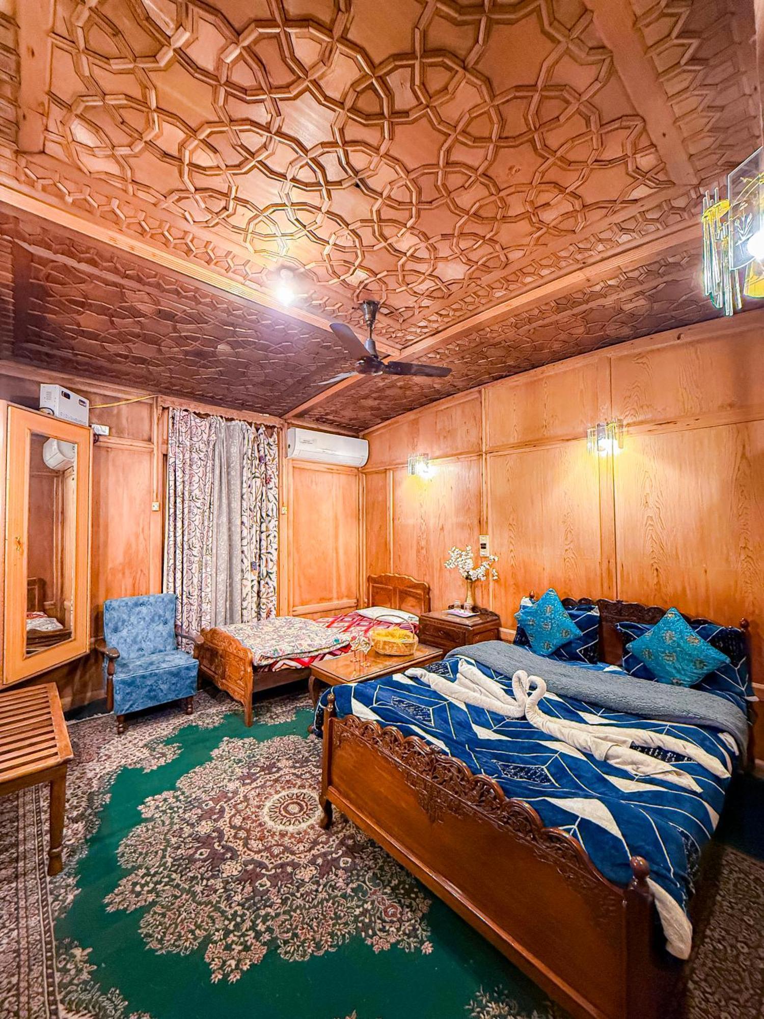 Botel Dal Heritage Houseboat New Manila 3*