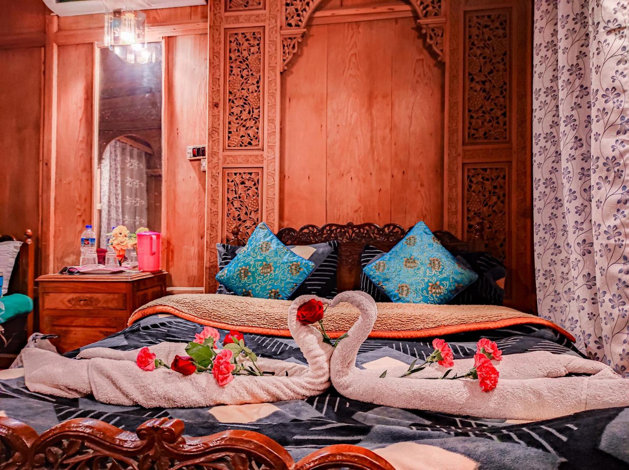Dal Heritage Houseboat New Manila Botel Srinagar (Jammu and Kashmir)
