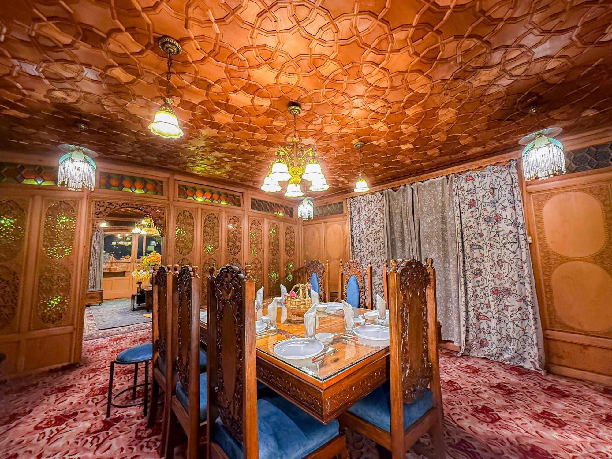 Dal Heritage Houseboat New Manila 3*