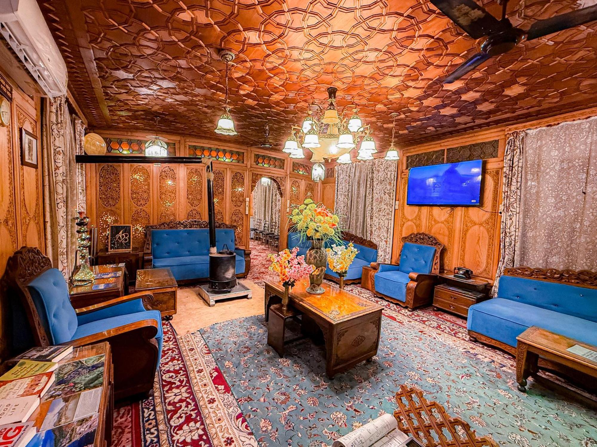 Dal Heritage Houseboat New Manila 3*
