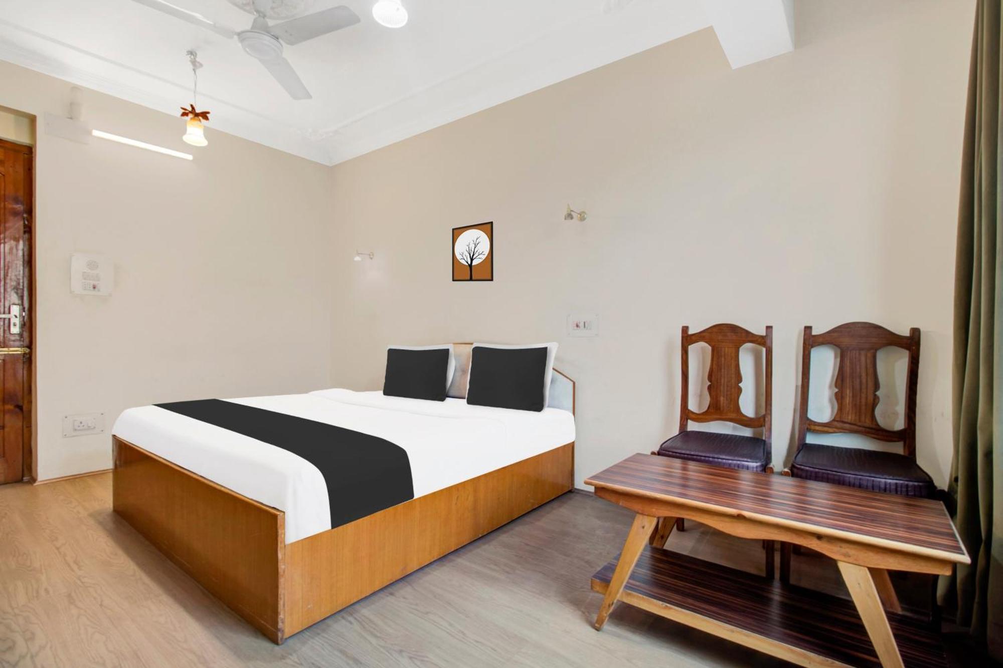 Super Townhouse Rajbagh Formerly Modern Srinagar (Jammu and Kashmir)