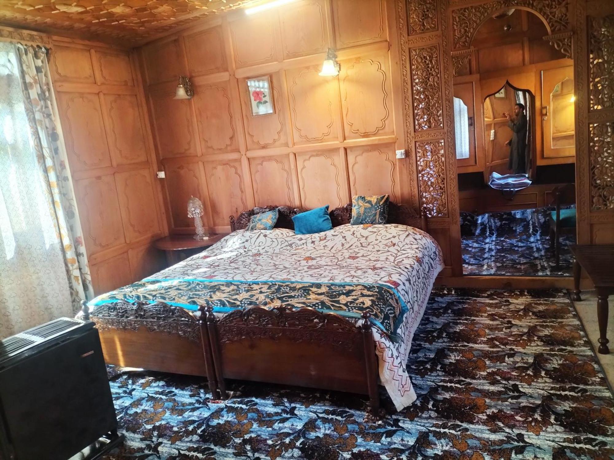 Houseboat Sea Lord Hotel *