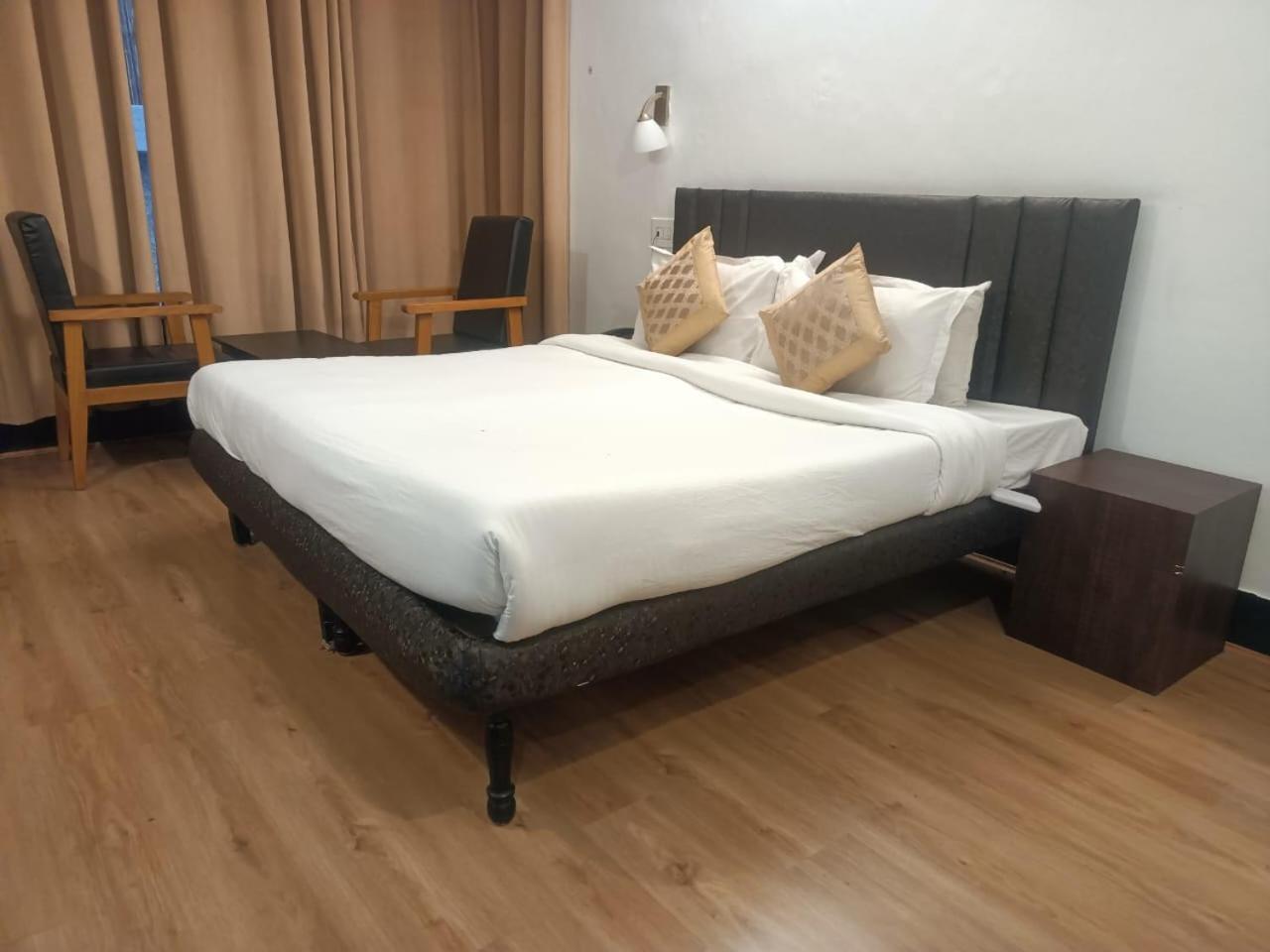 Hotel Zoz Jhelum River