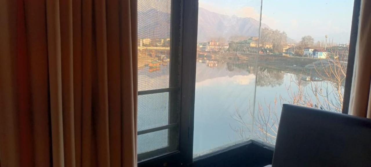 Zoz Jhelum River Srinagar (Jammu and Kashmir)