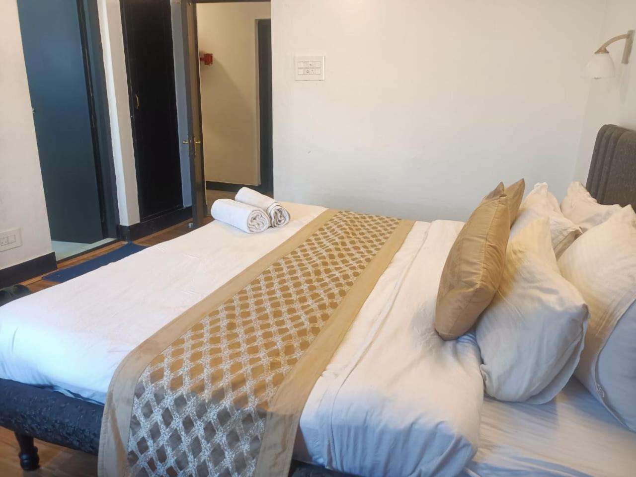 Zoz Jhelum River Hotel