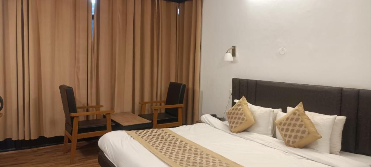 Hotel Zoz Jhelum River
