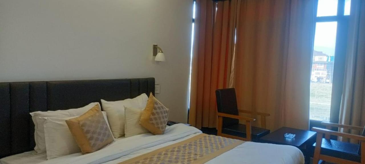 Zoz Jhelum River Hotel 3*