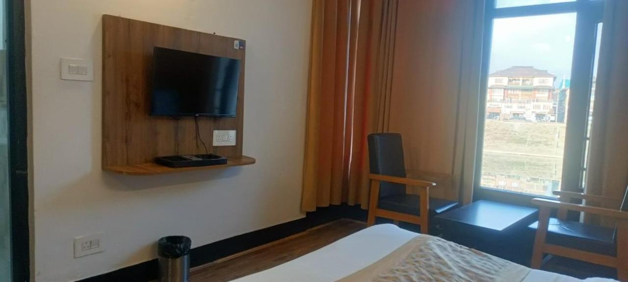 Hotel Zoz Jhelum River Srinagar (Jammu and Kashmir)