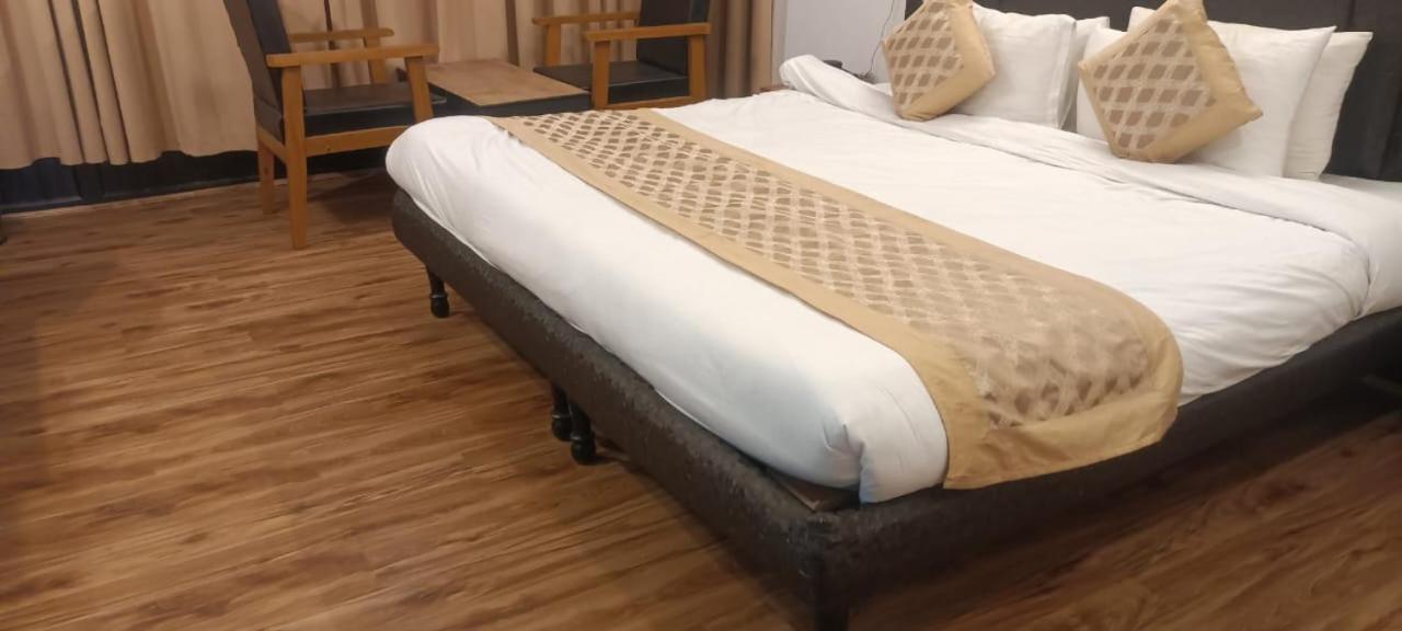 Zoz Jhelum River Hotel 3*