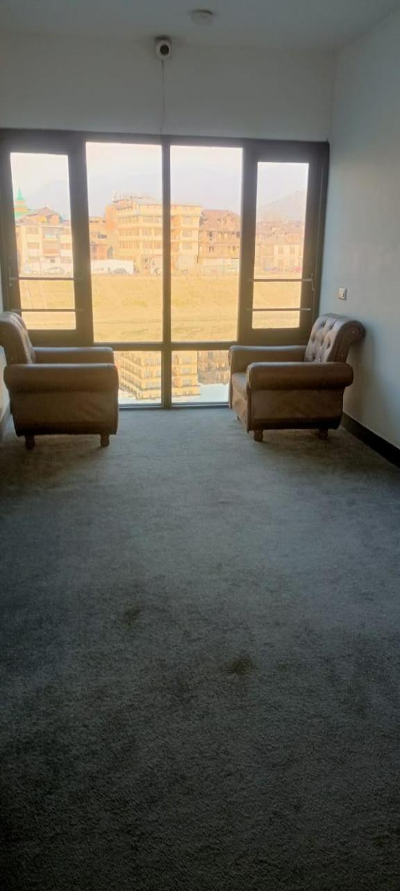 Zoz Jhelum River Hotel 3*