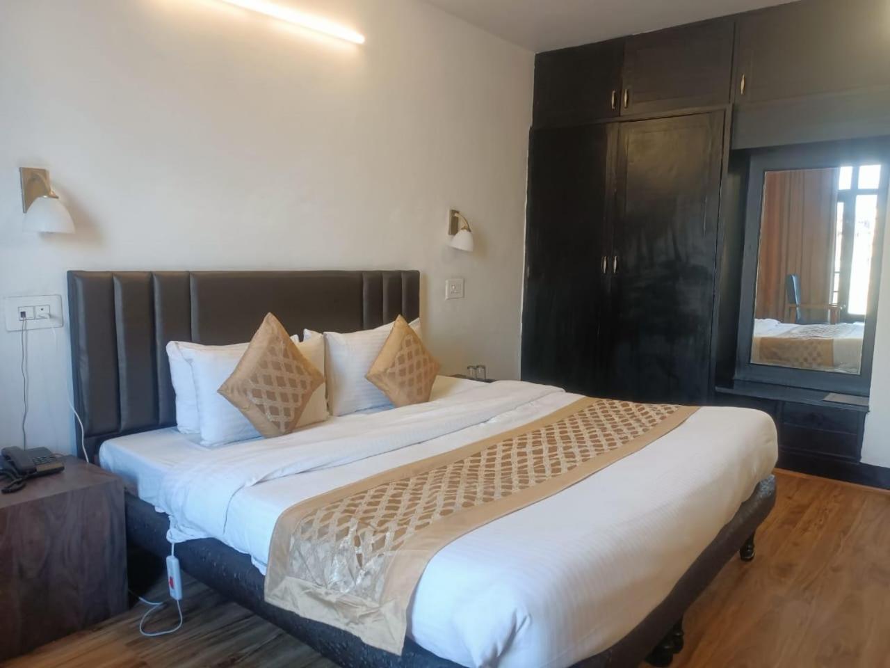 Hotel Zoz Jhelum River 3*